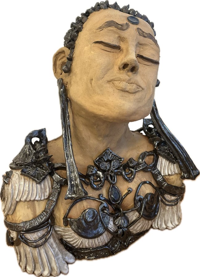 Keramikskulptur Vanya mit geschlossenen Augen und schwarzem Schmuck